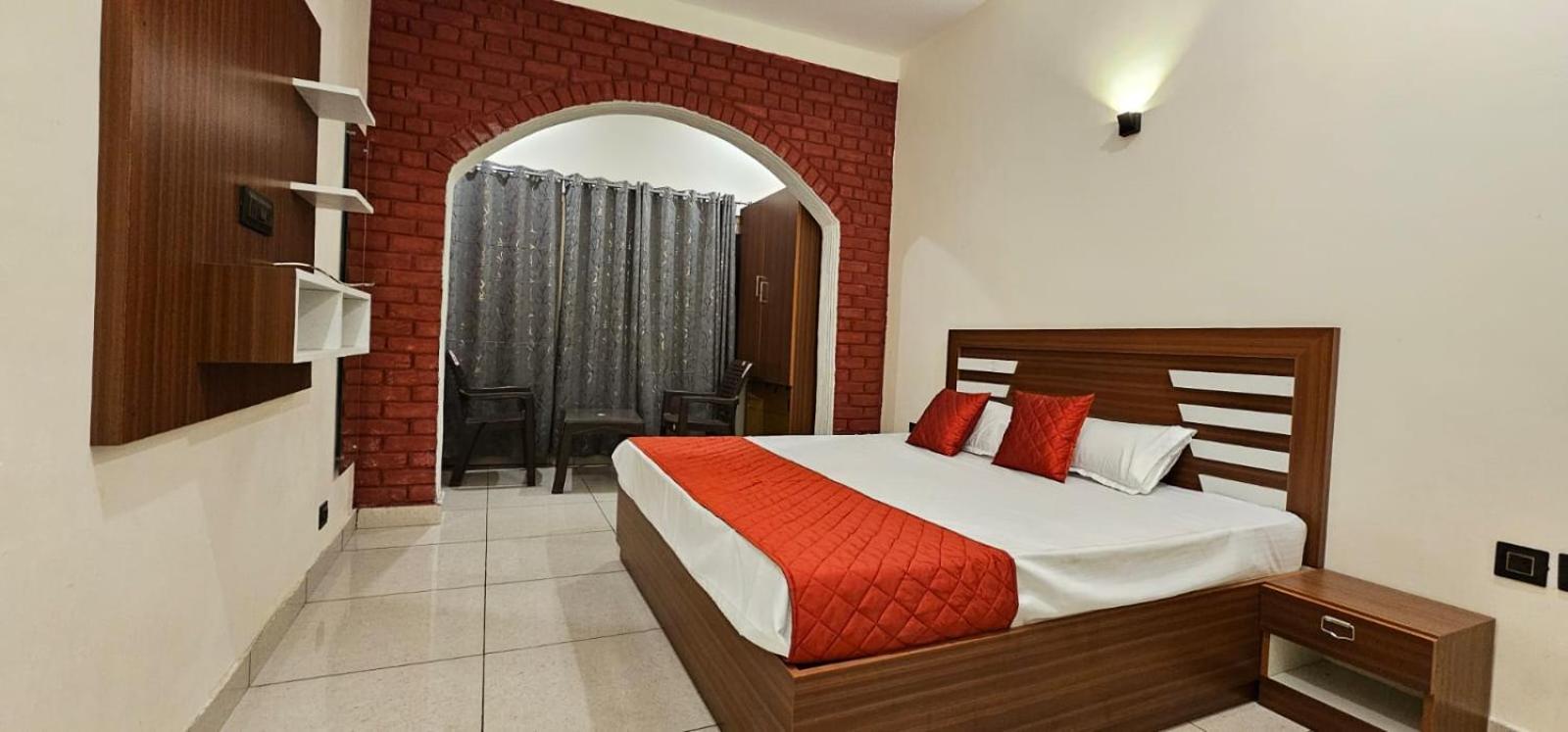 קאוסאני Golden Himalaya Homestay מראה חיצוני תמונה