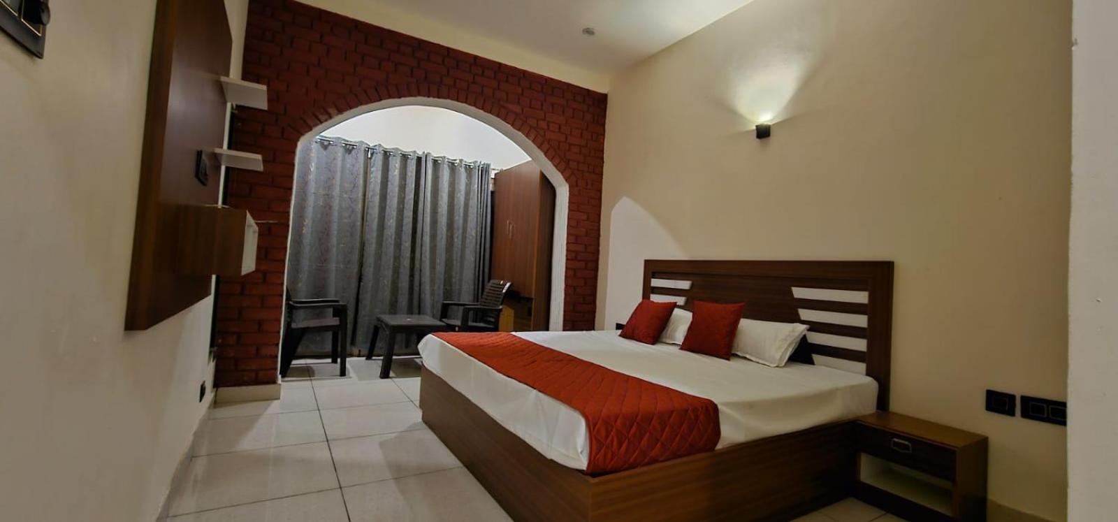 קאוסאני Golden Himalaya Homestay מראה חיצוני תמונה
