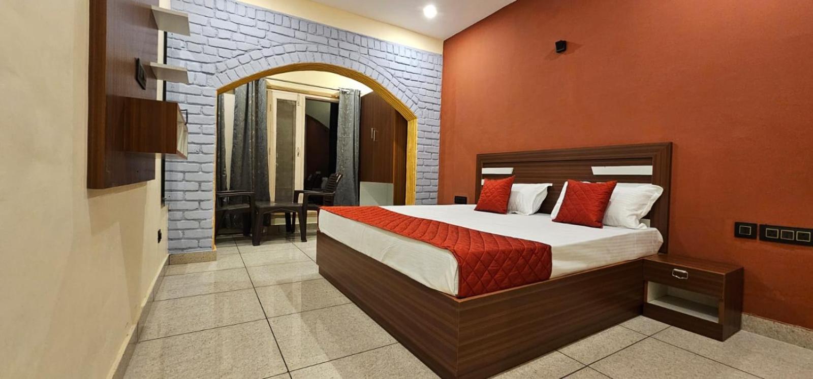 קאוסאני Golden Himalaya Homestay מראה חיצוני תמונה