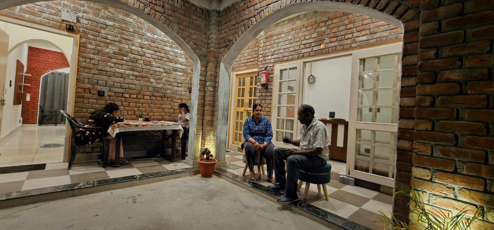 קאוסאני Golden Himalaya Homestay מראה חיצוני תמונה