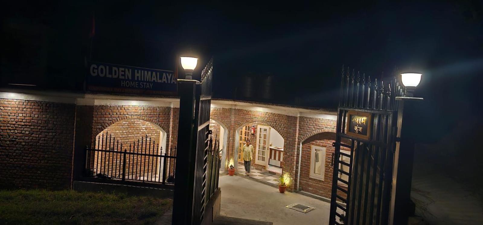קאוסאני Golden Himalaya Homestay מראה חיצוני תמונה