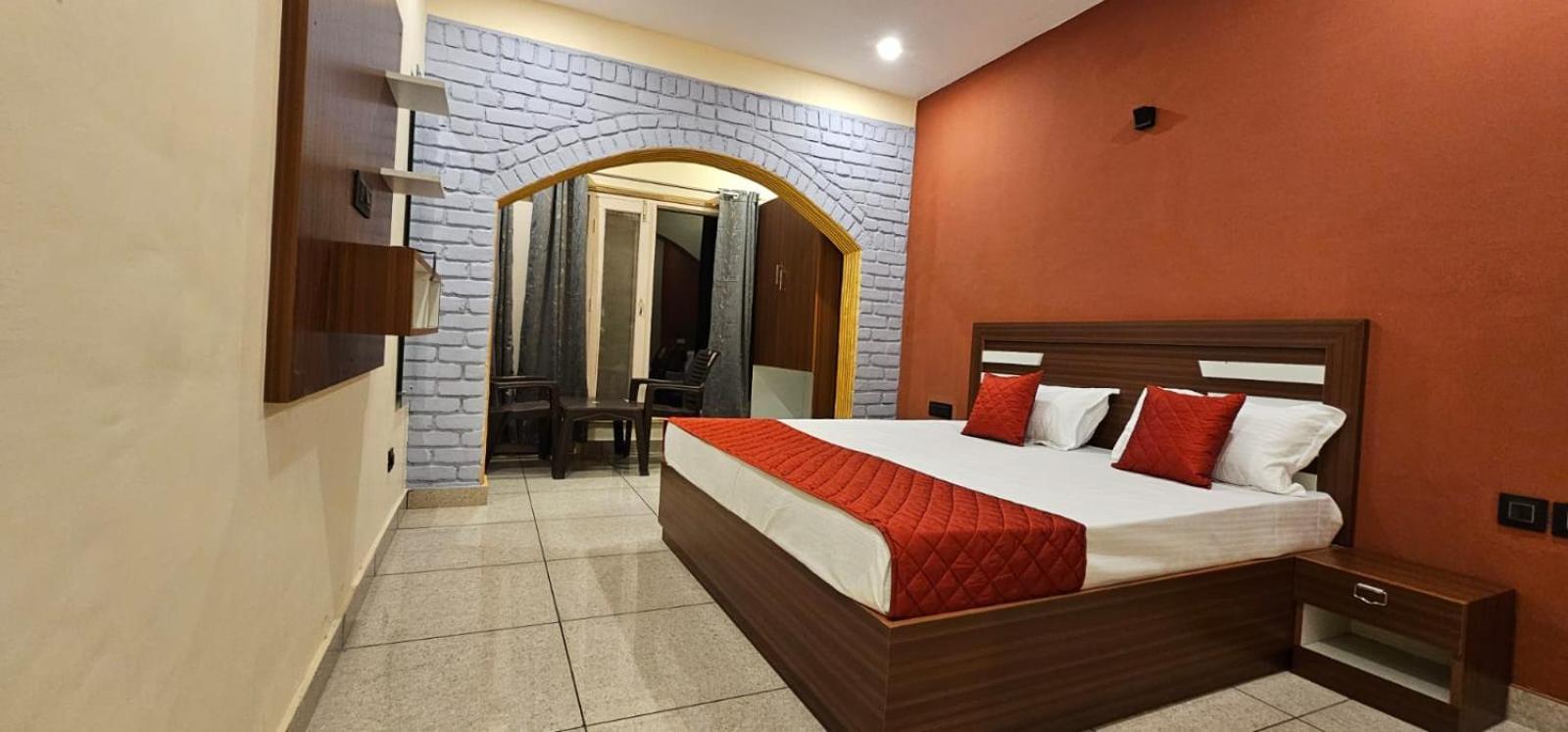 קאוסאני Golden Himalaya Homestay מראה חיצוני תמונה