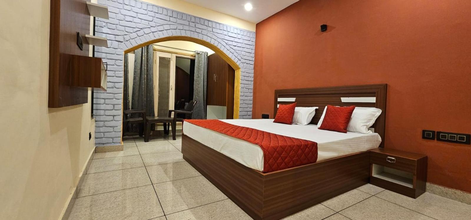 קאוסאני Golden Himalaya Homestay מראה חיצוני תמונה
